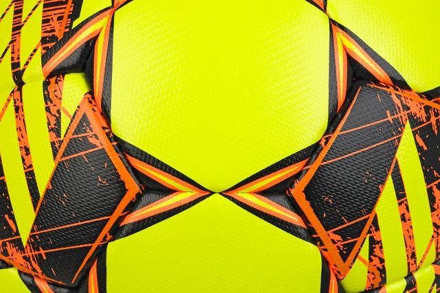 Flash_Turf_v23_yellow-orange_closeup-61122