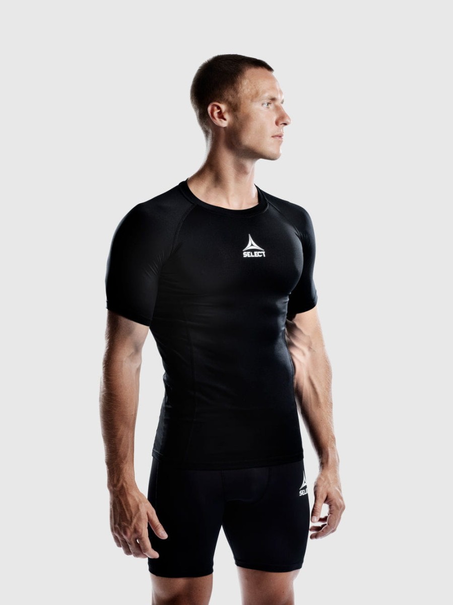 shirt_ss_baselayer_black_model-14639