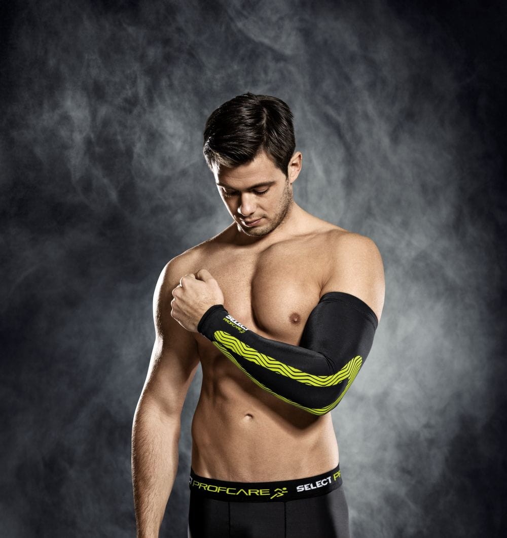 6610_compression_arm_sleeves_black_prof-12291