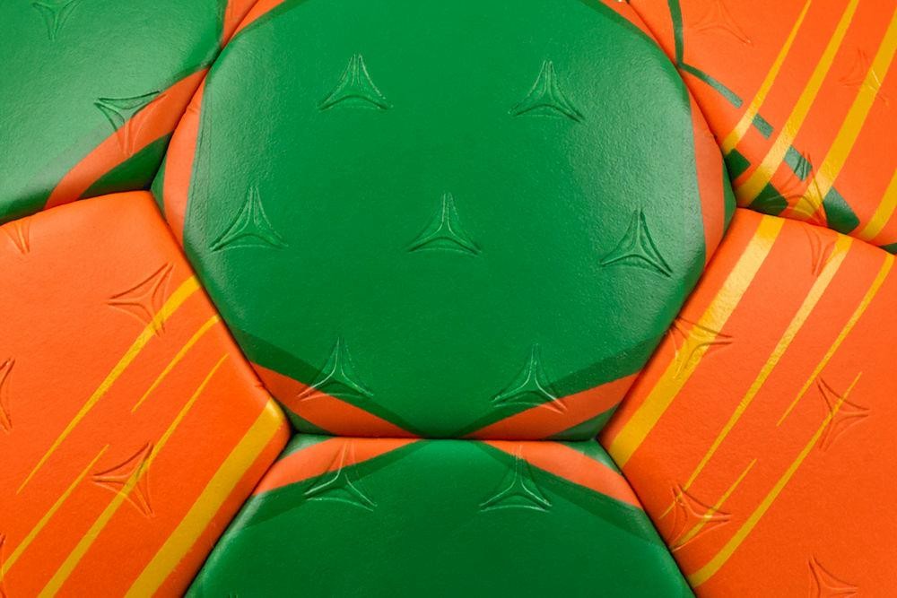 force_db_v22_green-orange_handball_closeup-48899
