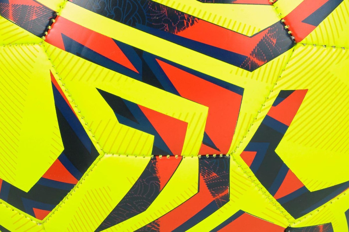 160074_yellow-red_Classic_v25_closeup (2)-104939