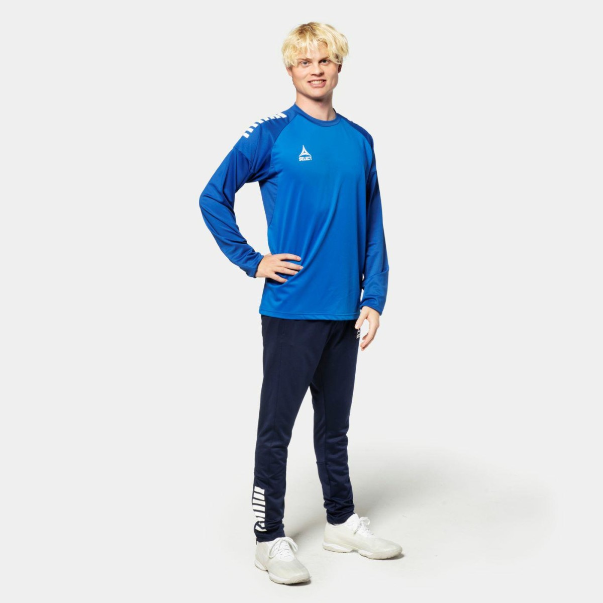 610134_blue-white_610139_navy_Training_sweat_p-115103