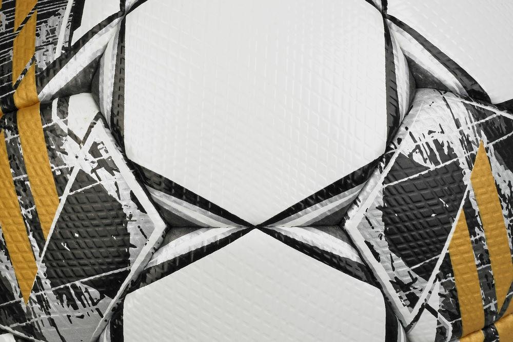 super_v23_white-grey_closeup-61139
